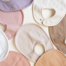 Charger l'image dans la galerie, Bavoirs bébé en mousseline de coton – détail de la mousseline de coton