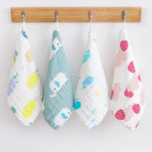 Charger l'image dans la galerie, Débarbouillettes bébé en gaze de coton – quatre débarbouillettes en gaze de coton suspendues
