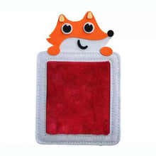 Charger l'image dans la galerie, Mes Premières Textures - Cartes sensorielles bébé : carte tactile renard en feutrine, texture velours rouge soyeux