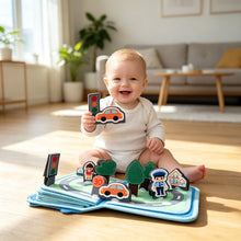 Load image into Gallery viewer, Mes Premiers Véhicules - Livre bébé : bébé souriant joue avec la ville 3D et le feu tricolore