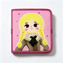 Load image into Gallery viewer, Ma Petite Princesse - Livre d'éveil fille : dos du livre en feutrine rose
