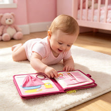 Load image into Gallery viewer, Ma Petite Princesse - Livre d'éveil fille : bébé fille joue avec son livre sur le tapis
