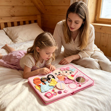 Load image into Gallery viewer, Ma Petite Princesse - Livre d'éveil fille : maman et sa fille jouent ensemble sur le lit
