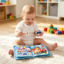 Load image into Gallery viewer, Mes Premiers Véhicules - Livre bébé : bébé assis tient un avion et une voiture en feutrine
